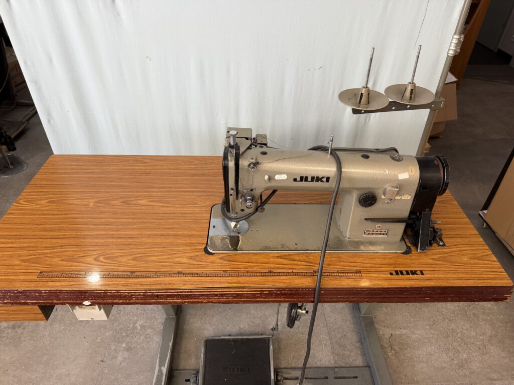 Maszyna do szycia JUKI DLN-415-4