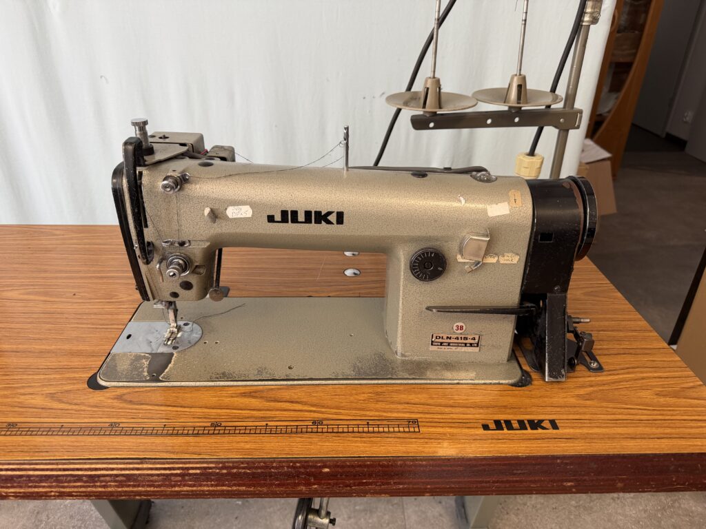 Maszyna do szycia JUKI DLN-415-4